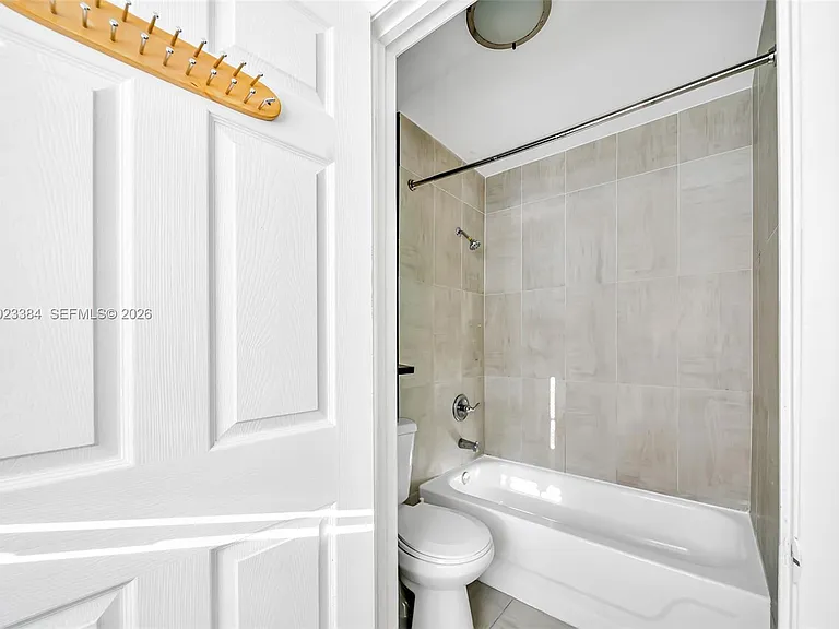 2011 Bay Dr #8 — Photo 14