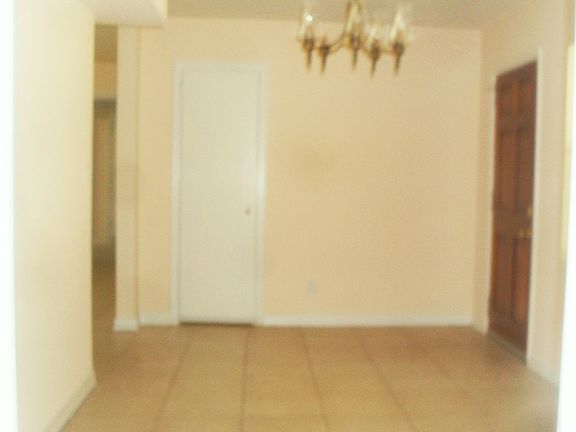 5th image of 6064 Robbins Cir N