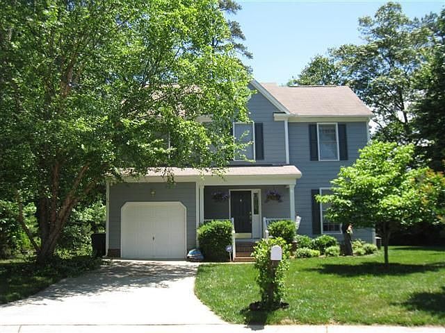 Beautiful street view and well-maintained lawn