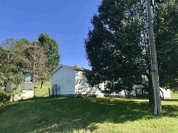3rd image of 140 Willow Pointe Dr