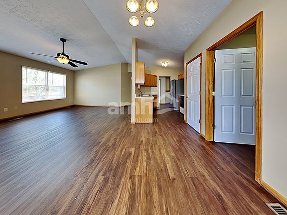 5th image of 851 Greenwood Ln