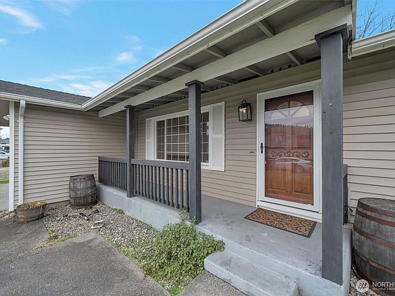 4th image of 1515 34th Street SE