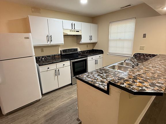 4th image of 129 Castilian Dr