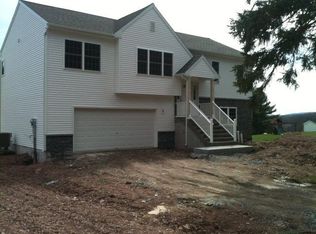 9 Fairway Dr, Ashland, PA 17921