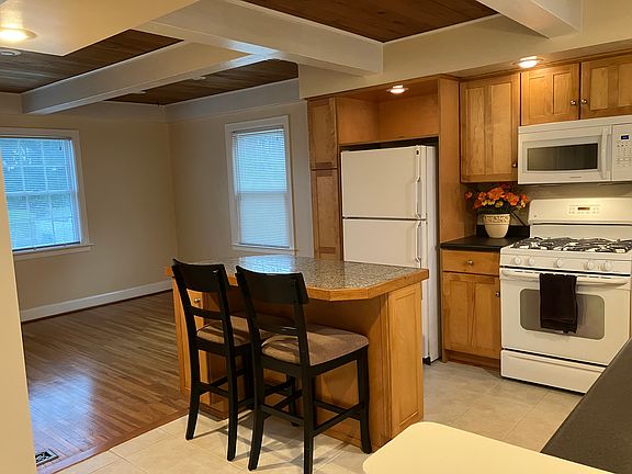 4th image of 31 Linwood Ave