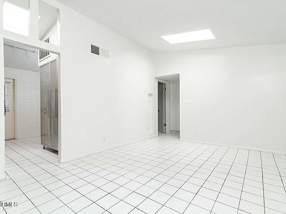 5th image of 509 W 2ND Street