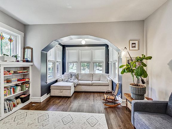 3rd image of 3229 W Berteau Ave