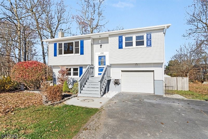 1st image of 139 Barry Dr North