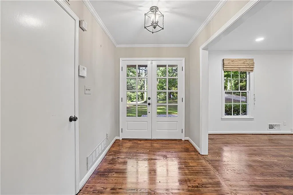 5 bed, 3.0 bath, 2106 sqft, $6,500 — Photo 4