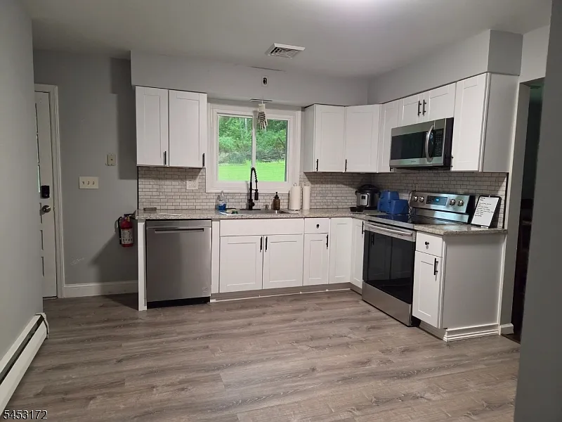 3 bed, 2.0 bath, $3,400 — Photo 2