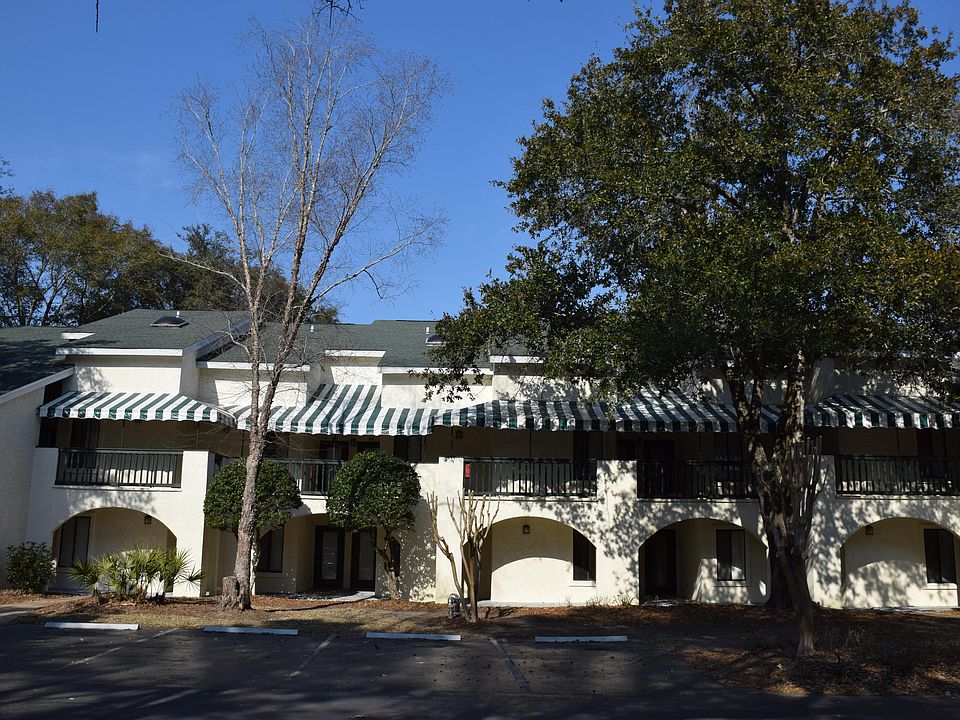 1st image of 206 Westlake Ct #206