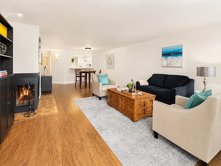 500 W Roy St #W103 — Photo 2
