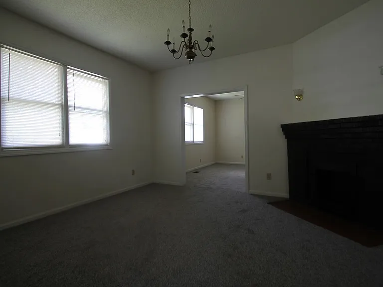 556 Flint St — Photo 5