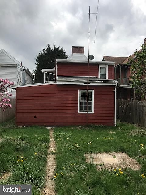 2nd image of 255 E Washington St