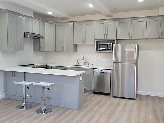4th image of 141 Claremont Ave