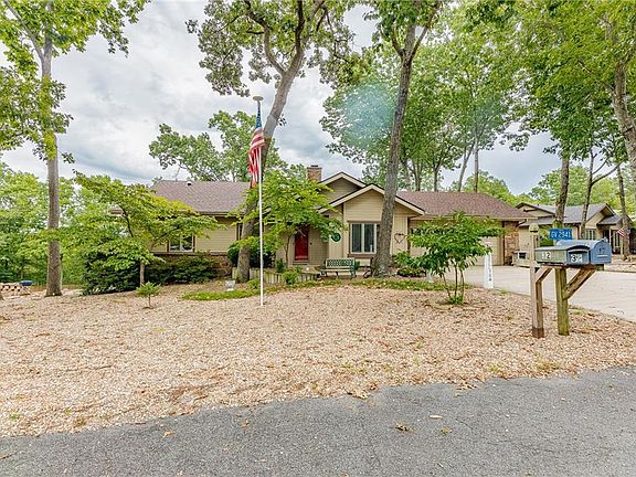 3rd image of 32 Sandwick Dr