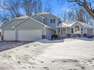 486 Hawthorn Rd, Lino Lakes, MN 55014