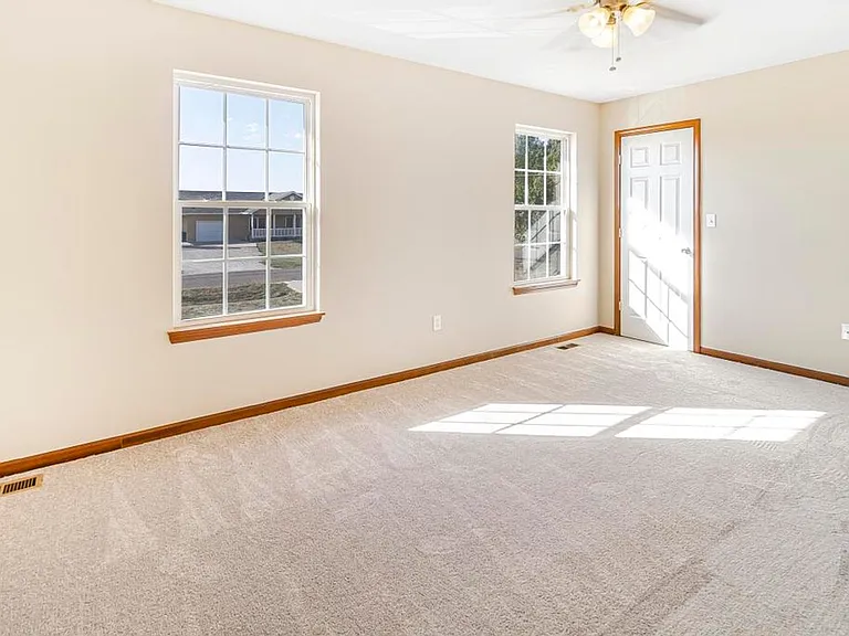 1011 Higgins St — Photo 13