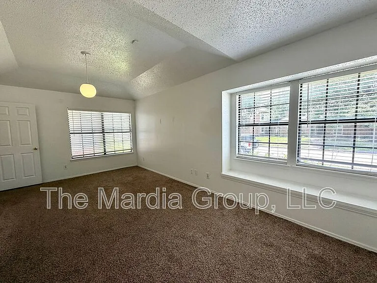7904 Steppington Dr — Photo 8