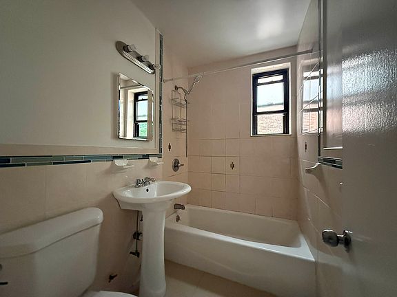 3rd image of 21610 77th Ave APT 4K