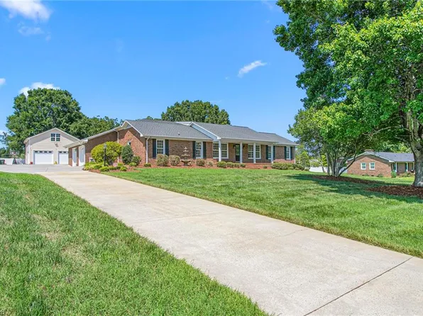 1971 Delaine Dr, Burlington, NC 27215