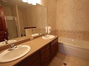 5th image of 8444 Canterbury Dr #8444