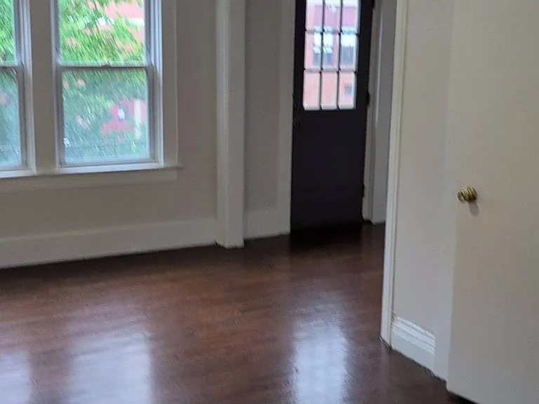 582 7th St #2F — Photo 3