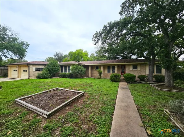 98 Shady Ln, Gonzales, TX 78629