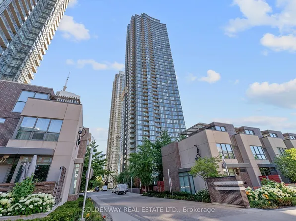 11 Brunel Ct #5015, Toronto, ON M5V 3Y3