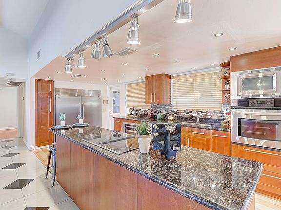 5th image of 2402 E Christy Dr