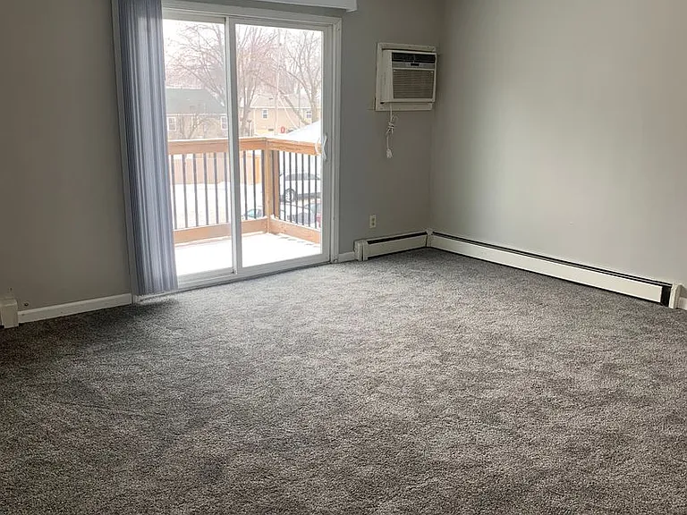 118 E Phillip Ave — Photo 3
