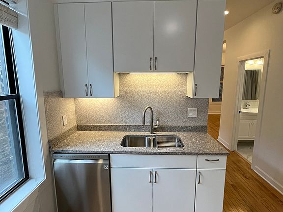 5th image of 1320 N Wicker Park Ave APT 2R