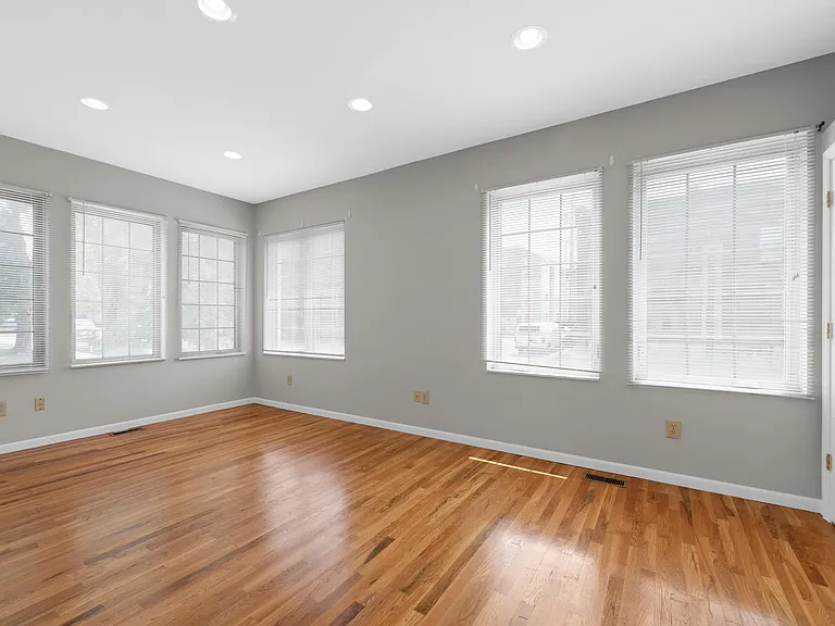 242 E 12th Ave #1 — Photo 18