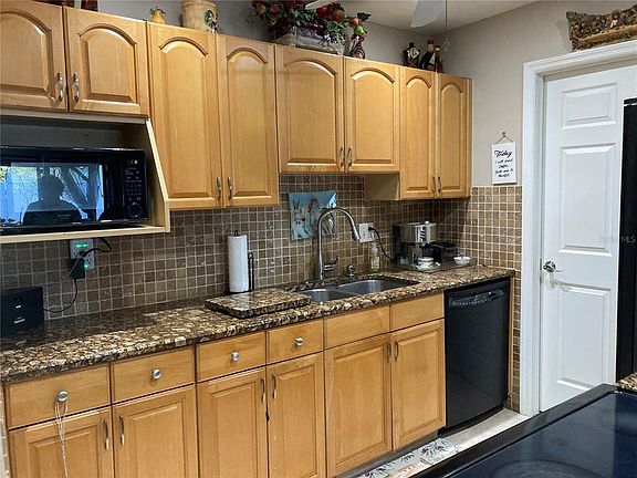 4th image of 912 65th Avenue Dr W