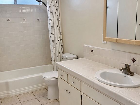 5th image of 351 Riverdale Dr APT 6