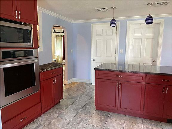 2nd image of 14 Vineyard Ave