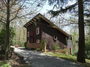 421 Rhododendron Rd, Hillsville, VA 24343