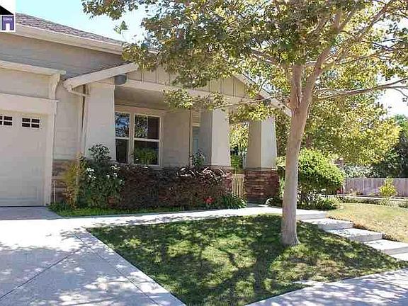 Front view with yard