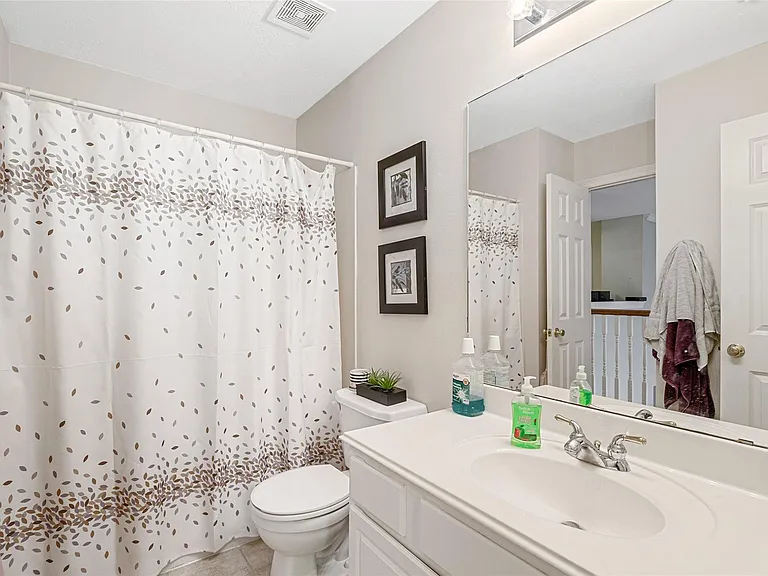 1014 Enclave Sq N — Photo 23