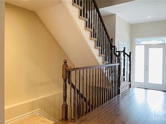 4th image of 520 Earnscliffe Grv
