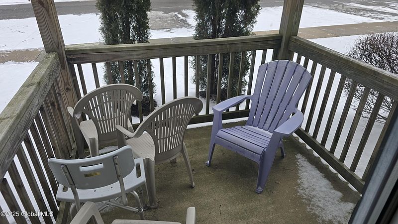4th image of 405 Greenwich Drive