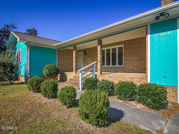 2nd image of 104 Sandpiper Court