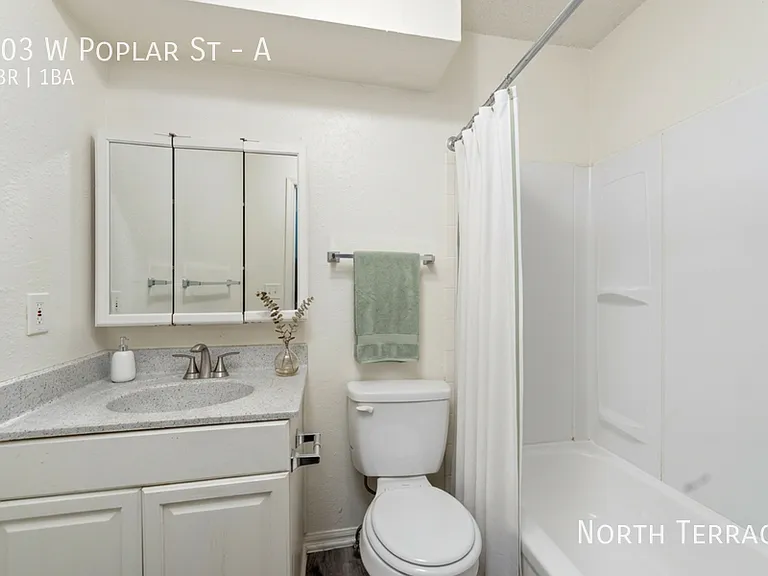 Poplar Place — Photo 13