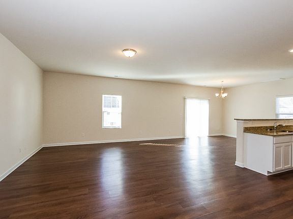 4th image of 1368 Waylon Ave