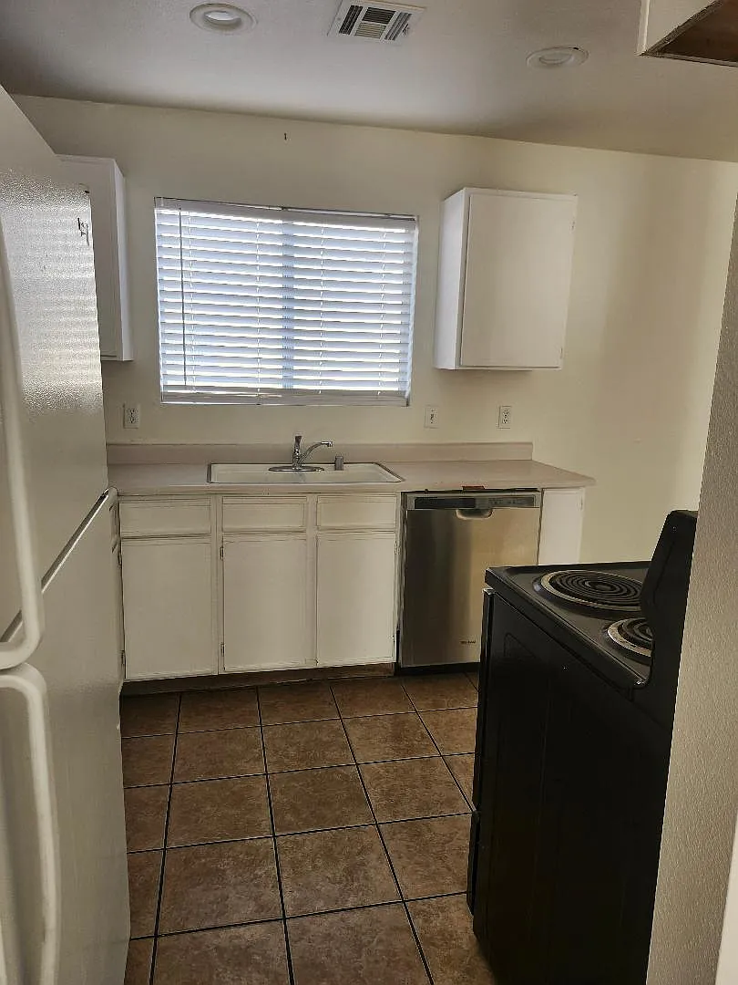 2 bed, 974 sqft, $975 — Photo 1