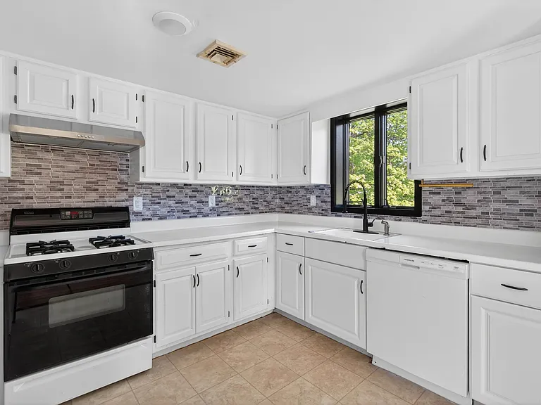 40 Felter Hill Rd — Photo 12