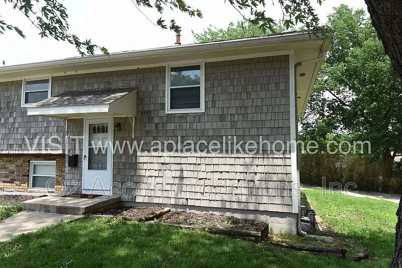 2 bed, 1.0 bath, 1080 sqft, $1,550 — Photo 2