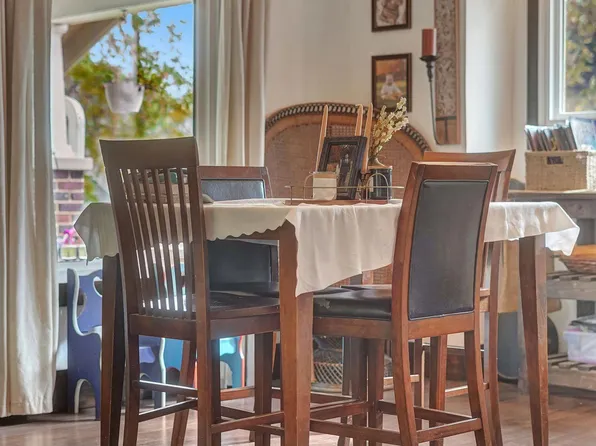 215 S 3rd St, Dwight, NE 68635