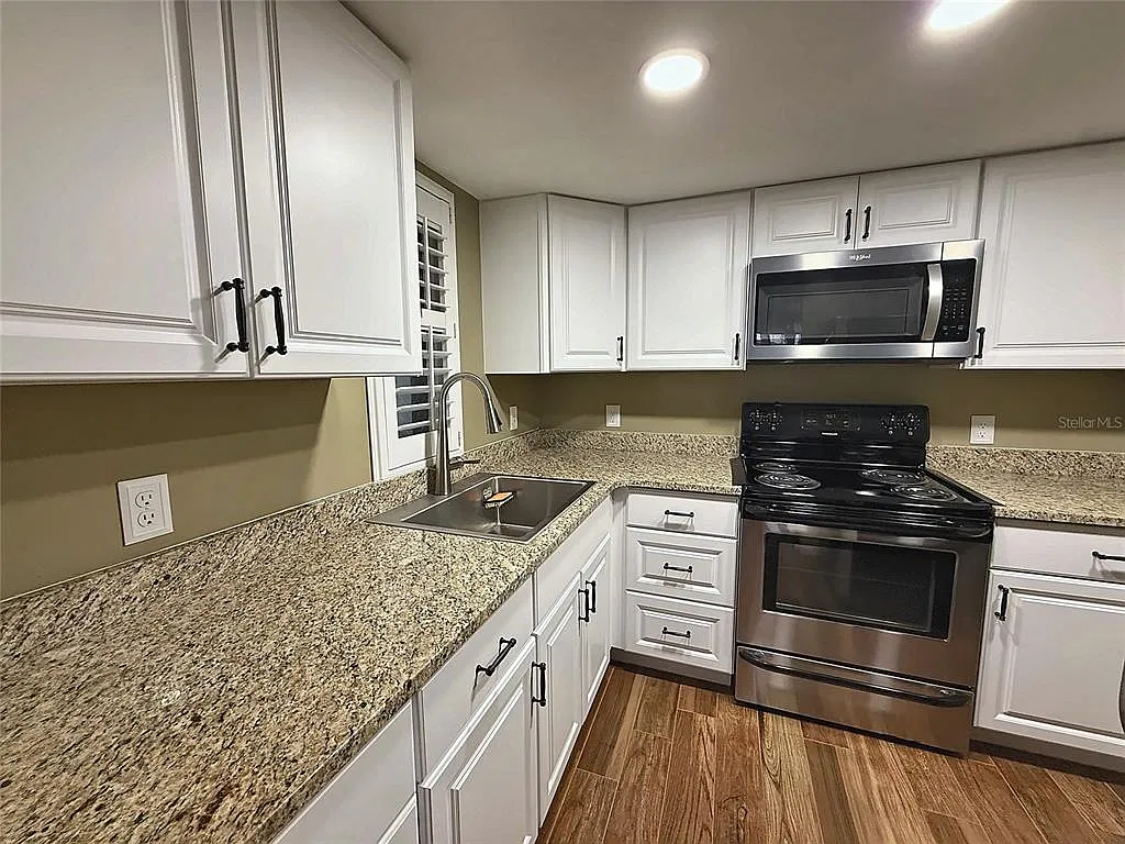 2 bed, 2.0 bath, 837 sqft, $1,295 — Photo 4