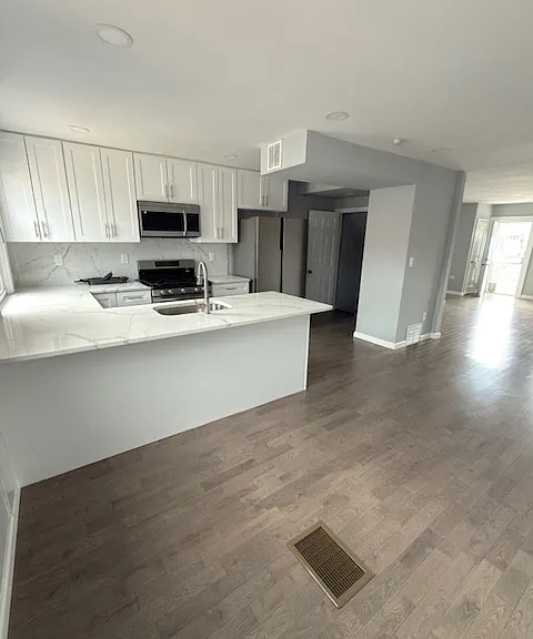 2139 Brighton St — Photo 2